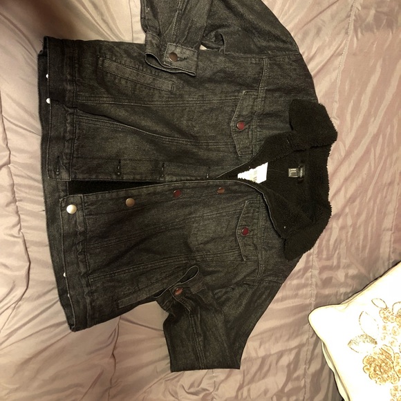 Jean jacket - Picture 1 of 4